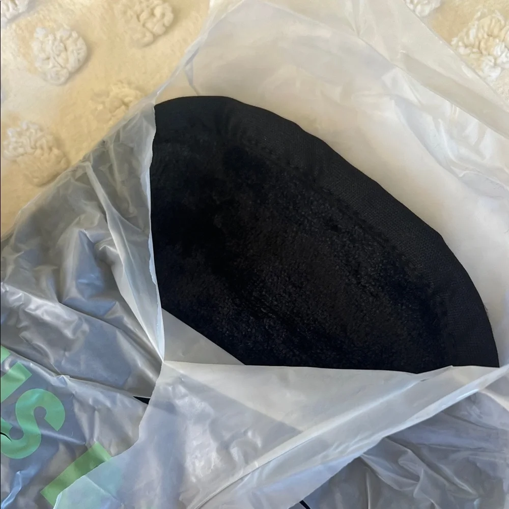 NWT Chic Black Makeup Eraser - Picture 7 of 7